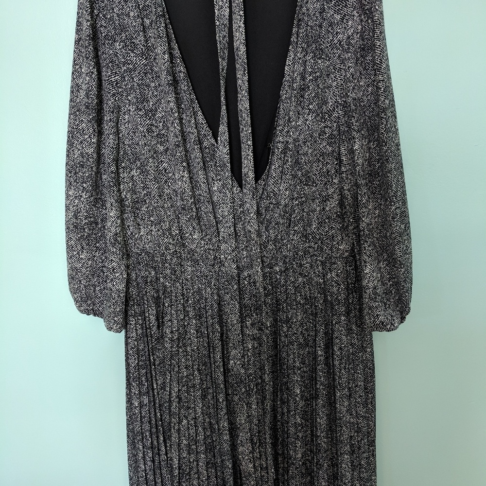 Dress - Picture 3 of 5